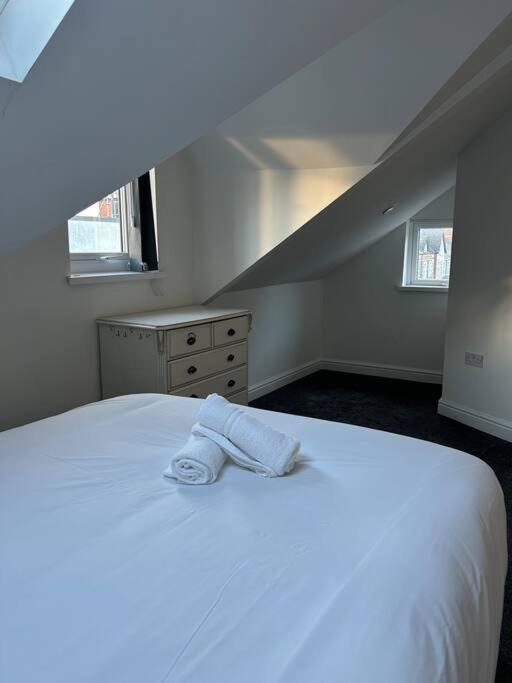 Large 4 Bed, Walking Distance To Centre - Sleeps 8 Apartment Cardiff Exterior photo